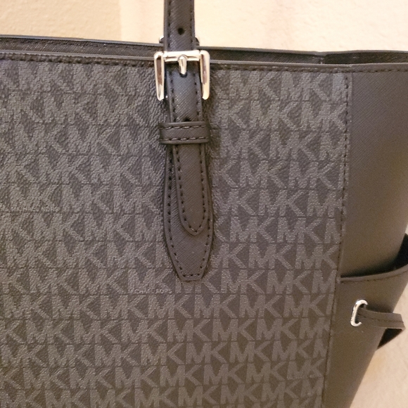 Michael kors Gilly Drawstring Large Top Zip Tote - Picture 6 of 9